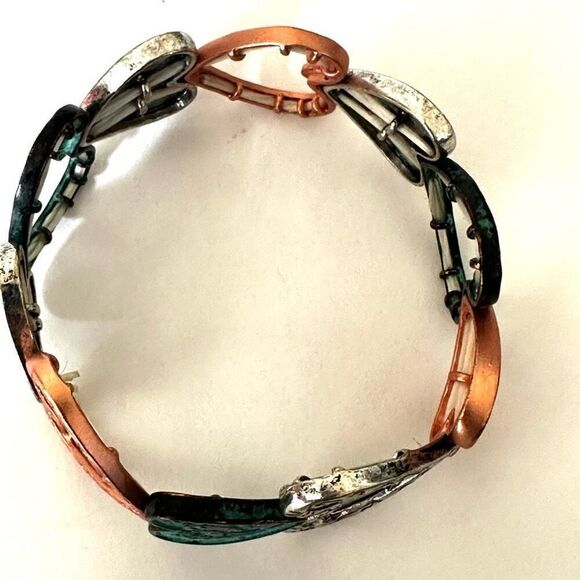 Heart stretchy bracelet - Picture 3 of 8